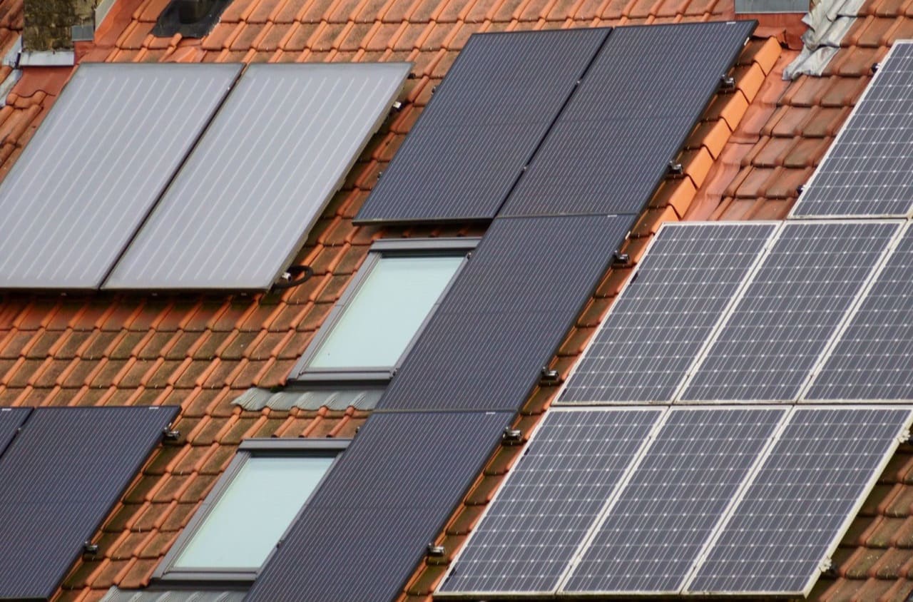Photovoltaikmodule auf einem Ziegeldach